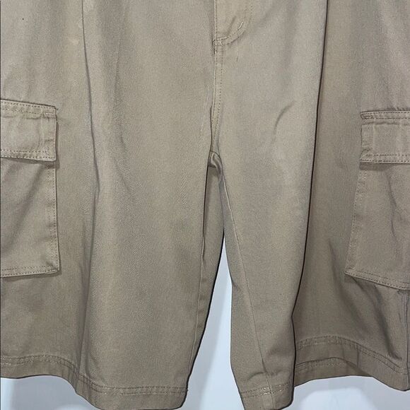 Tan Cargo Shorts with Sturdy Cotton Material - Picture 3 of 7